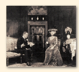 Acteur-theaterdirecteur George Alexander in de rol van John Worthing, hier met Rose Leclerq in een scene uit de oorspronkelijke productie van 1895