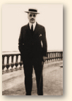 Een heer met hoed, wandelstok, stropdas en pochet: Sergej Djagilev