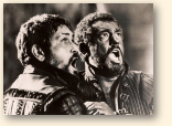 De tenor Placido Domingo (rechts) in de rol van Otello