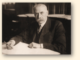 Edward Elgar doet zijn belofte gestand en probeert iets te componeren