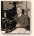Willem Elsschot, hier in de weer met een echte, bij een ware schrijver passende, typemachine