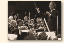 Dirigent en oprichter van het Orchestre National de Lille, Jean-Claude Casadesus, samen met zijn ensemble in januari 2006